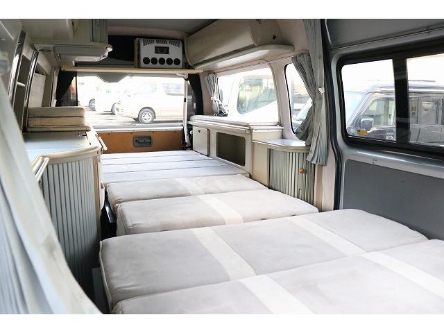 ハイエースバン キャンピングカー バンコン ホワイトハウス コンパスドルク FFヒーター DCクーラー マックスファン インバーター 冷蔵庫 リチウムイオンバッテリー 電子レンジ 外部充電(43枚目)