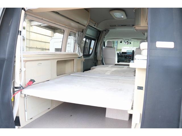 ハイエースバン キャンピングカー バンコン ホワイトハウス コンパスドルク FFヒーター DCクーラー マックスファン インバーター 冷蔵庫 リチウムイオンバッテリー 電子レンジ 外部充電(45枚目)