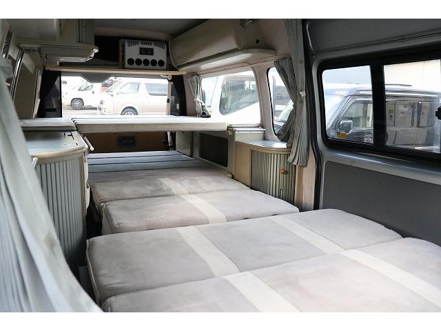 ハイエースバン キャンピングカー バンコン ホワイトハウス コンパスドルク FFヒーター DCクーラー マックスファン インバーター 冷蔵庫 リチウムイオンバッテリー 電子レンジ 外部充電(54枚目)