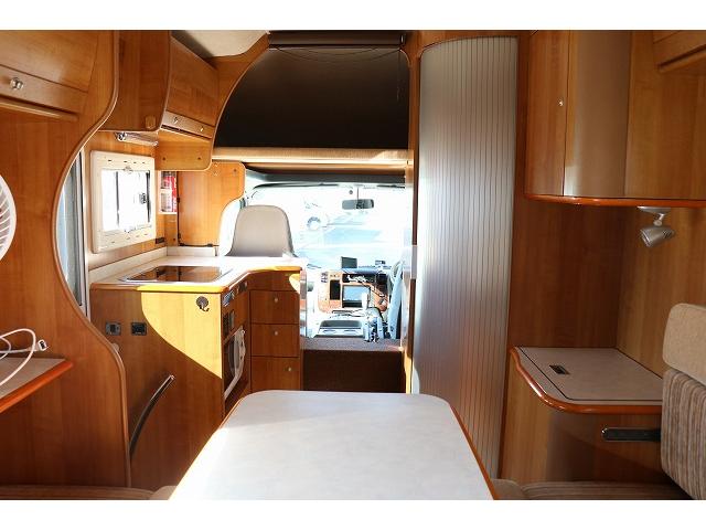 カムロード 　キャンピングカー　キャブコン　バンテック　ジル４８０スキップ　家庭用エアコン　トリプルサブバッテリー　ソーラーパネル　ＦＦヒーター　走行充電　外部充電　１５００Ｗインバーター　冷蔵庫　電子レンジ（6枚目）