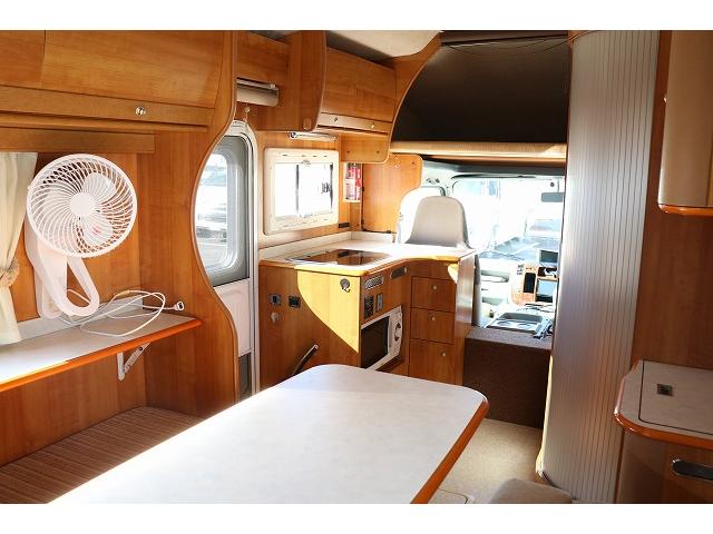 カムロード 　キャンピングカー　キャブコン　バンテック　ジル４８０スキップ　家庭用エアコン　トリプルサブバッテリー　ソーラーパネル　ＦＦヒーター　走行充電　外部充電　１５００Ｗインバーター　冷蔵庫　電子レンジ（7枚目）