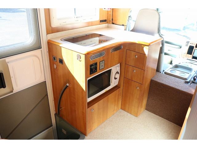 カムロード 　キャンピングカー　キャブコン　バンテック　ジル４８０スキップ　家庭用エアコン　トリプルサブバッテリー　ソーラーパネル　ＦＦヒーター　走行充電　外部充電　１５００Ｗインバーター　冷蔵庫　電子レンジ（8枚目）