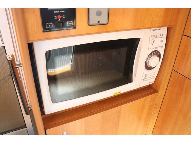 カムロード 　キャンピングカー　キャブコン　バンテック　ジル４８０スキップ　家庭用エアコン　トリプルサブバッテリー　ソーラーパネル　ＦＦヒーター　走行充電　外部充電　１５００Ｗインバーター　冷蔵庫　電子レンジ（13枚目）