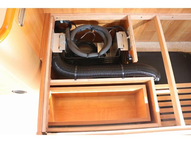 カムロード 　キャンピングカー　キャブコン　バンテック　ジル４８０スキップ　家庭用エアコン　トリプルサブバッテリー　ソーラーパネル　ＦＦヒーター　走行充電　外部充電　１５００Ｗインバーター　冷蔵庫　電子レンジ（31枚目）