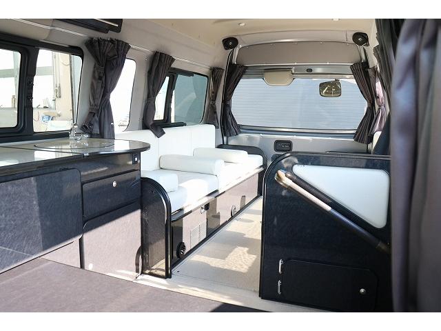 ＮＶ３５０キャラバンバン 　キャンピングカー　バンコン　ＮＶ３５０　ＦＯＣＳ　シエスタ　４ＷＤ　ＦＦヒーター　ツインサブバッテリー　走行充電　外部充電　１５００Ｗインバーター　冷蔵庫　サイドオーニング　電子レンジ（3枚目）