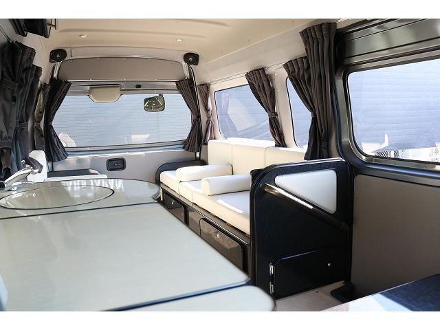 ＮＶ３５０キャラバンバン 　キャンピングカー　バンコン　ＮＶ３５０　ＦＯＣＳ　シエスタ　４ＷＤ　ＦＦヒーター　ツインサブバッテリー　走行充電　外部充電　１５００Ｗインバーター　冷蔵庫　サイドオーニング　電子レンジ（4枚目）