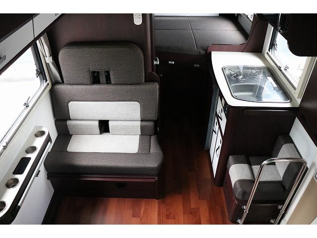 カムロード 　キャンピングカー　キャブコン　ナッツＲＶ　クレア５．３Ｘエボリューション　家庭用エアコン　ソーラーパネル　トリプルサブバッテリー　外部充電　インバーター　冷蔵庫　マックスファン　ブリッドシート（4枚目）