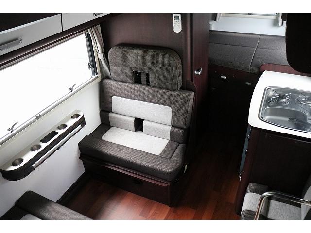 カムロード 　キャンピングカー　キャブコン　ナッツＲＶ　クレア５．３Ｘエボリューション　家庭用エアコン　ソーラーパネル　トリプルサブバッテリー　外部充電　インバーター　冷蔵庫　マックスファン　ブリッドシート（5枚目）