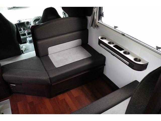 カムロード 　キャンピングカー　キャブコン　ナッツＲＶ　クレア５．３Ｘエボリューション　家庭用エアコン　ソーラーパネル　トリプルサブバッテリー　外部充電　インバーター　冷蔵庫　マックスファン　ブリッドシート（8枚目）