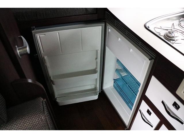 カムロード 　キャンピングカー　キャブコン　ナッツＲＶ　クレア５．３Ｘエボリューション　家庭用エアコン　ソーラーパネル　トリプルサブバッテリー　外部充電　インバーター　冷蔵庫　マックスファン　ブリッドシート（18枚目）