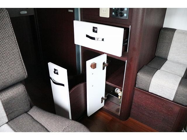 カムロード 　キャンピングカー　キャブコン　ナッツＲＶ　クレア５．３Ｘエボリューション　家庭用エアコン　ソーラーパネル　トリプルサブバッテリー　外部充電　インバーター　冷蔵庫　マックスファン　ブリッドシート（20枚目）