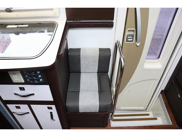 カムロード 　キャンピングカー　キャブコン　ナッツＲＶ　クレア５．３Ｘエボリューション　家庭用エアコン　ソーラーパネル　トリプルサブバッテリー　外部充電　インバーター　冷蔵庫　マックスファン　ブリッドシート（25枚目）