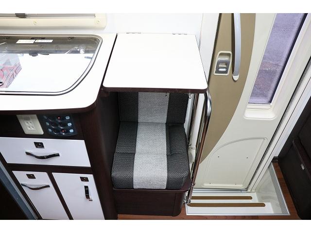 カムロード 　キャンピングカー　キャブコン　ナッツＲＶ　クレア５．３Ｘエボリューション　家庭用エアコン　ソーラーパネル　トリプルサブバッテリー　外部充電　インバーター　冷蔵庫　マックスファン　ブリッドシート（26枚目）