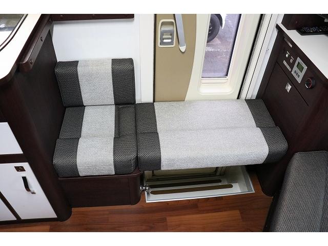 カムロード 　キャンピングカー　キャブコン　ナッツＲＶ　クレア５．３Ｘエボリューション　家庭用エアコン　ソーラーパネル　トリプルサブバッテリー　外部充電　インバーター　冷蔵庫　マックスファン　ブリッドシート（28枚目）