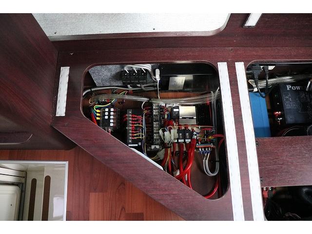 カムロード 　キャンピングカー　キャブコン　ナッツＲＶ　クレア５．３Ｘエボリューション　家庭用エアコン　ソーラーパネル　トリプルサブバッテリー　外部充電　インバーター　冷蔵庫　マックスファン　ブリッドシート（41枚目）