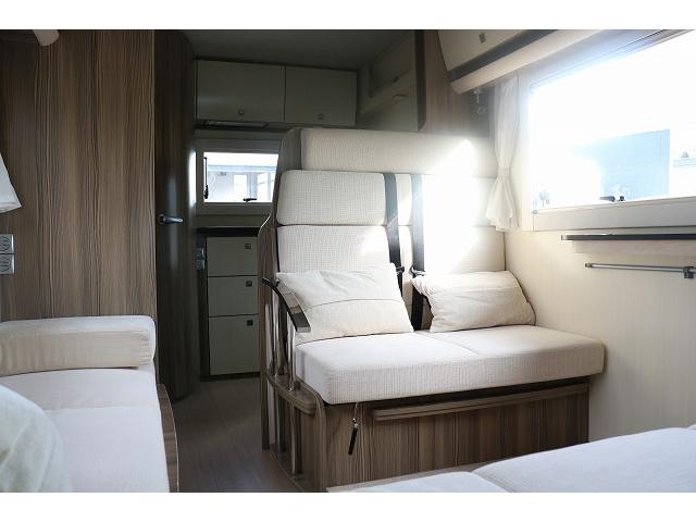 カムロード 　キャンピングカー　キャブコン　バンテック　ジル　４ＷＤ　家庭用エアコン　トリプルサブバッテリー　走行充電　外部充電　インバーター　冷蔵庫　電気式温水ボイラー　ソーラーパネル　ＦＦヒーター　電子レンジ（4枚目）