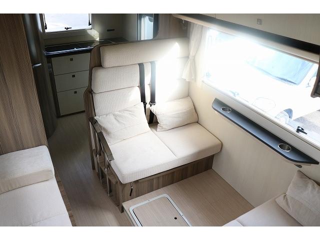 カムロード 　キャンピングカー　キャブコン　バンテック　ジル　４ＷＤ　家庭用エアコン　トリプルサブバッテリー　走行充電　外部充電　インバーター　冷蔵庫　電気式温水ボイラー　ソーラーパネル　ＦＦヒーター　電子レンジ（6枚目）