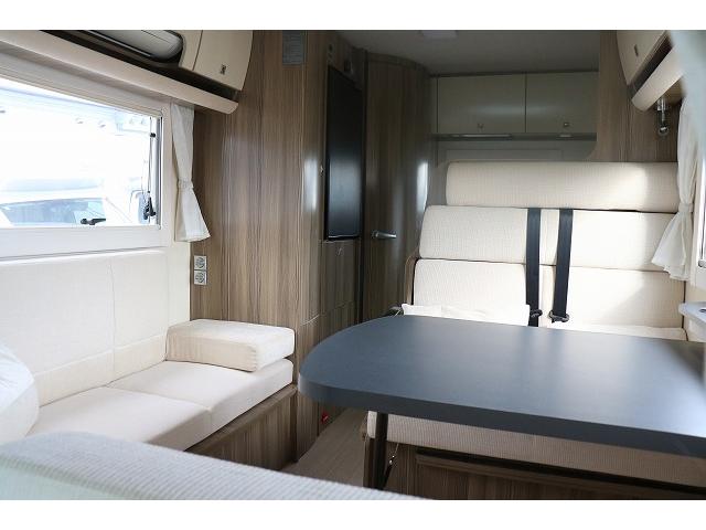 カムロード 　キャンピングカー　キャブコン　バンテック　ジル　４ＷＤ　家庭用エアコン　トリプルサブバッテリー　走行充電　外部充電　インバーター　冷蔵庫　電気式温水ボイラー　ソーラーパネル　ＦＦヒーター　電子レンジ（12枚目）