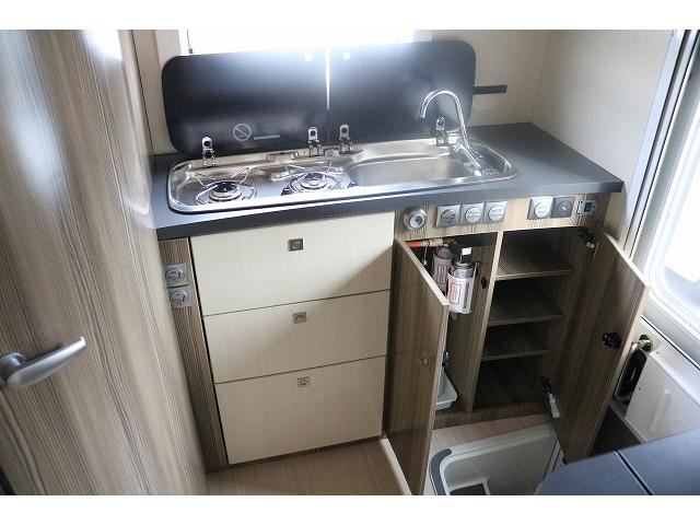 カムロード 　キャンピングカー　キャブコン　バンテック　ジル　４ＷＤ　家庭用エアコン　トリプルサブバッテリー　走行充電　外部充電　インバーター　冷蔵庫　電気式温水ボイラー　ソーラーパネル　ＦＦヒーター　電子レンジ（19枚目）