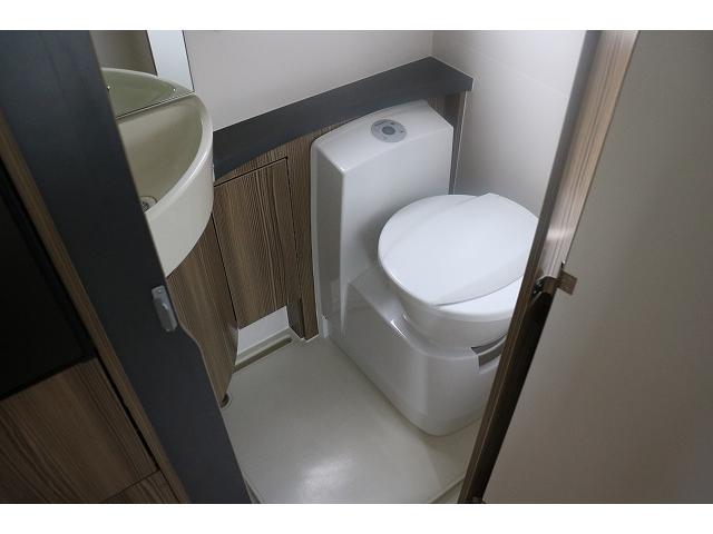 カムロード 　キャンピングカー　キャブコン　バンテック　ジル　４ＷＤ　家庭用エアコン　トリプルサブバッテリー　走行充電　外部充電　インバーター　冷蔵庫　電気式温水ボイラー　ソーラーパネル　ＦＦヒーター　電子レンジ（28枚目）