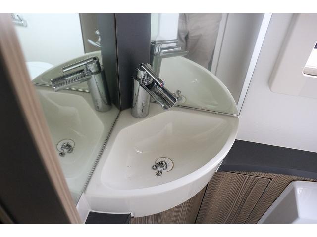 カムロード 　キャンピングカー　キャブコン　バンテック　ジル　４ＷＤ　家庭用エアコン　トリプルサブバッテリー　走行充電　外部充電　インバーター　冷蔵庫　電気式温水ボイラー　ソーラーパネル　ＦＦヒーター　電子レンジ（29枚目）