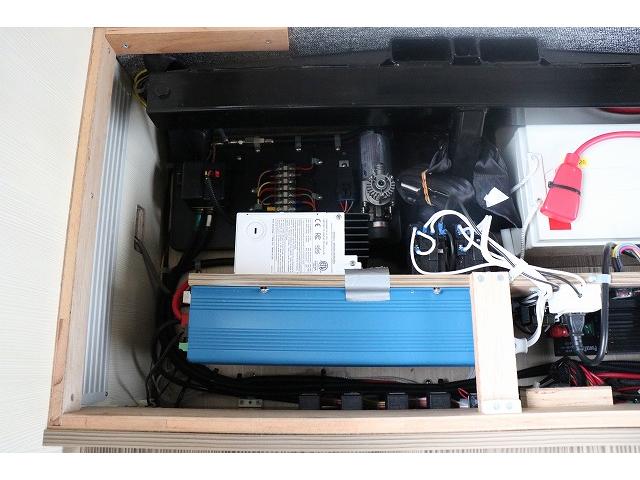 カムロード 　キャンピングカー　キャブコン　バンテック　ジル　４ＷＤ　家庭用エアコン　トリプルサブバッテリー　走行充電　外部充電　インバーター　冷蔵庫　電気式温水ボイラー　ソーラーパネル　ＦＦヒーター　電子レンジ（45枚目）