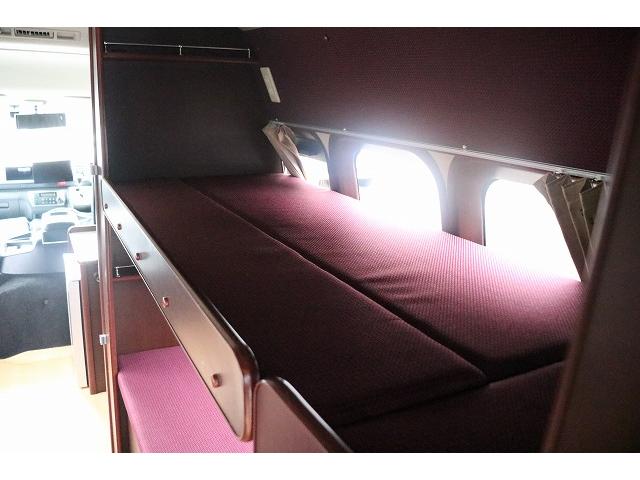 ハイエースバン キャンピングカー バンコン ハイエース OMC 銀河 家庭用エアコン リチウムイオンバッテリー 走行充電 外部充電 インバーター マックスファン ソーラーパネル 冷蔵庫 FFヒーター サイドオーニング(47枚目)