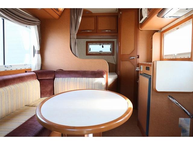 ハイエースワゴン 　キャンピングカー　キャブコン　ファーストカスタム　ＣＧ５５０ボレロＶ　シングルサブバッテリー　走行充電　外部充電　インバーター　冷蔵庫　シンク　ガス式温水ボイラー　電子レンジ　カセットトイレ（2枚目）