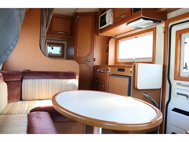 ハイエースワゴン 　キャンピングカー　キャブコン　ファーストカスタム　ＣＧ５５０ボレロＶ　シングルサブバッテリー　走行充電　外部充電　インバーター　冷蔵庫　シンク　ガス式温水ボイラー　電子レンジ　カセットトイレ（4枚目）