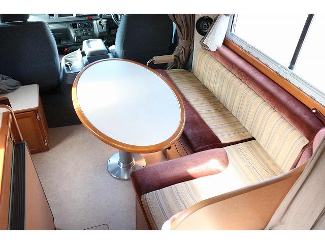ハイエースワゴン 　キャンピングカー　キャブコン　ファーストカスタム　ＣＧ５５０ボレロＶ　シングルサブバッテリー　走行充電　外部充電　インバーター　冷蔵庫　シンク　ガス式温水ボイラー　電子レンジ　カセットトイレ（6枚目）