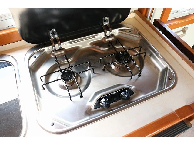 ハイエースワゴン 　キャンピングカー　キャブコン　ファーストカスタム　ＣＧ５５０ボレロＶ　シングルサブバッテリー　走行充電　外部充電　インバーター　冷蔵庫　シンク　ガス式温水ボイラー　電子レンジ　カセットトイレ（15枚目）