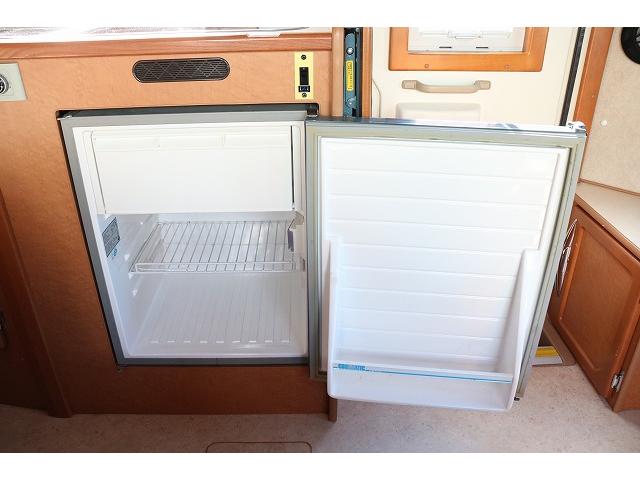 ハイエースワゴン 　キャンピングカー　キャブコン　ファーストカスタム　ＣＧ５５０ボレロＶ　シングルサブバッテリー　走行充電　外部充電　インバーター　冷蔵庫　シンク　ガス式温水ボイラー　電子レンジ　カセットトイレ（16枚目）