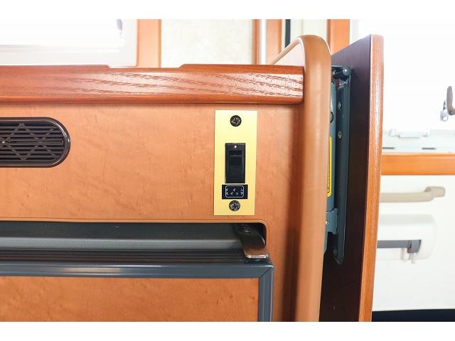 ハイエースワゴン 　キャンピングカー　キャブコン　ファーストカスタム　ＣＧ５５０ボレロＶ　シングルサブバッテリー　走行充電　外部充電　インバーター　冷蔵庫　シンク　ガス式温水ボイラー　電子レンジ　カセットトイレ（17枚目）