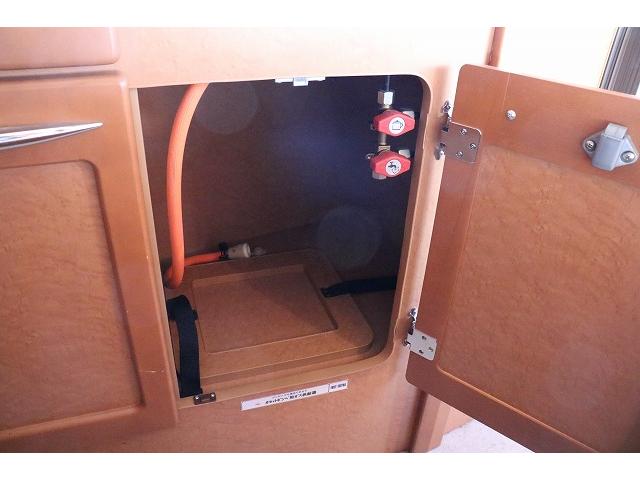 ハイエースワゴン 　キャンピングカー　キャブコン　ファーストカスタム　ＣＧ５５０ボレロＶ　シングルサブバッテリー　走行充電　外部充電　インバーター　冷蔵庫　シンク　ガス式温水ボイラー　電子レンジ　カセットトイレ（19枚目）