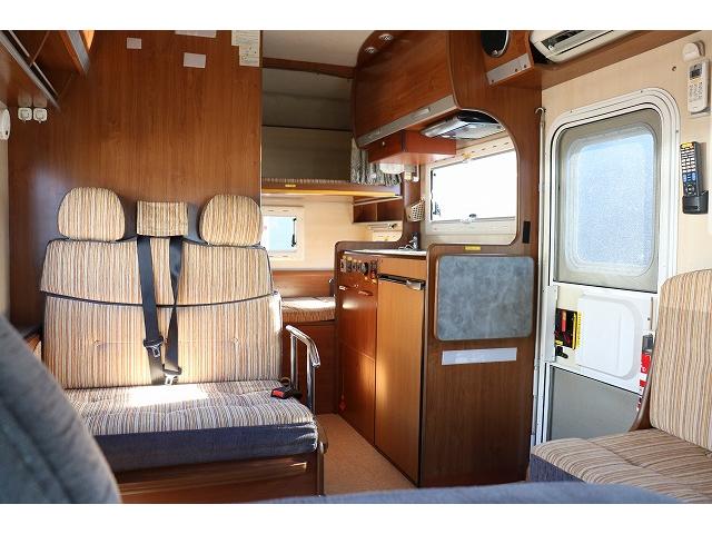 カムロード 　キャンピングカー　キャブコン　バンテック　ジル５２０　家庭用エアコン　トリプルサブバッテリー　走行充電　外部充電　インバーター　温水ボイラー　ＦＦヒーター　冷蔵庫　シンク（4枚目）