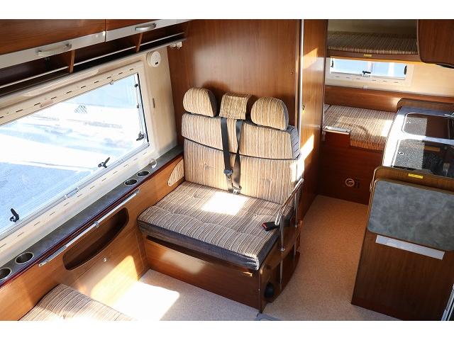 カムロード 　キャンピングカー　キャブコン　バンテック　ジル５２０　家庭用エアコン　トリプルサブバッテリー　走行充電　外部充電　インバーター　温水ボイラー　ＦＦヒーター　冷蔵庫　シンク（6枚目）