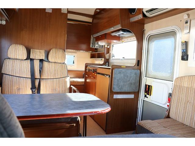 カムロード 　キャンピングカー　キャブコン　バンテック　ジル５２０　家庭用エアコン　トリプルサブバッテリー　走行充電　外部充電　インバーター　温水ボイラー　ＦＦヒーター　冷蔵庫　シンク（14枚目）