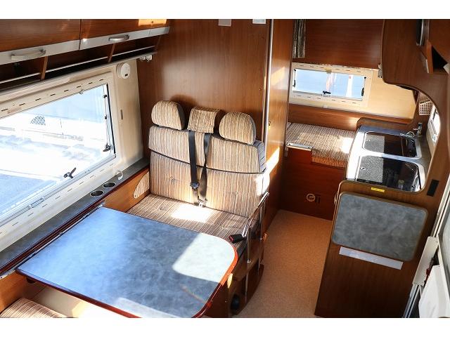カムロード 　キャンピングカー　キャブコン　バンテック　ジル５２０　家庭用エアコン　トリプルサブバッテリー　走行充電　外部充電　インバーター　温水ボイラー　ＦＦヒーター　冷蔵庫　シンク（16枚目）