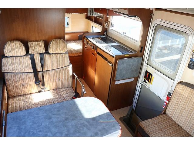 カムロード 　キャンピングカー　キャブコン　バンテック　ジル５２０　家庭用エアコン　トリプルサブバッテリー　走行充電　外部充電　インバーター　温水ボイラー　ＦＦヒーター　冷蔵庫　シンク（17枚目）