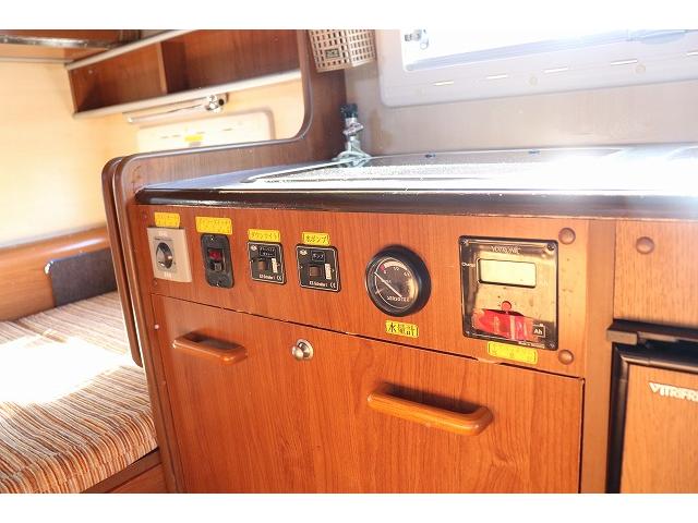 カムロード 　キャンピングカー　キャブコン　バンテック　ジル５２０　家庭用エアコン　トリプルサブバッテリー　走行充電　外部充電　インバーター　温水ボイラー　ＦＦヒーター　冷蔵庫　シンク（23枚目）