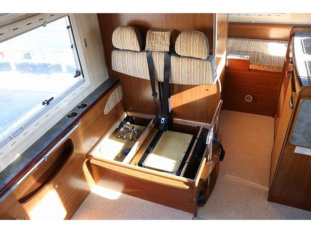 カムロード 　キャンピングカー　キャブコン　バンテック　ジル５２０　家庭用エアコン　トリプルサブバッテリー　走行充電　外部充電　インバーター　温水ボイラー　ＦＦヒーター　冷蔵庫　シンク（38枚目）