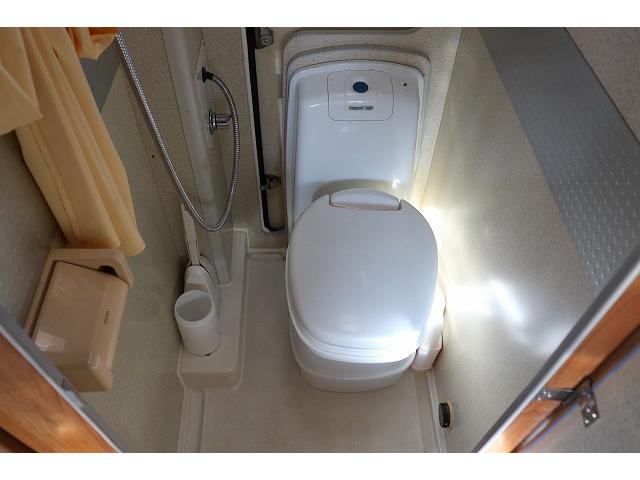 カムロード 　キャンピングカー　キャブコン　バンテック　ジル５２０　家庭用エアコン　トリプルサブバッテリー　走行充電　外部充電　インバーター　温水ボイラー　ＦＦヒーター　冷蔵庫　シンク（44枚目）