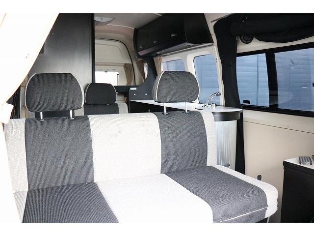 ハイエースバン キャンピングカー バンコン トイファクトリー GT ツインサブバッテリー 走行充電 外部充電 冷蔵庫 シンク 給排水ポリタンク FFヒーター 走行用リアクーラー・ヒーター バックカメラ(4枚目)