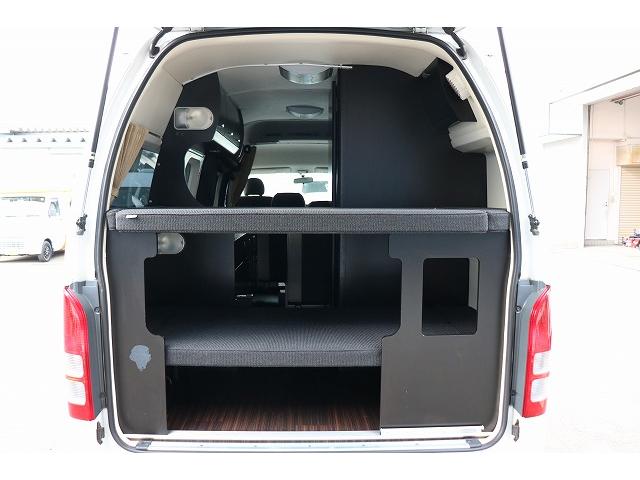 ハイエースバン キャンピングカー バンコン トイファクトリー GT ツインサブバッテリー 走行充電 外部充電 冷蔵庫 シンク 給排水ポリタンク FFヒーター 走行用リアクーラー・ヒーター バックカメラ(5枚目)