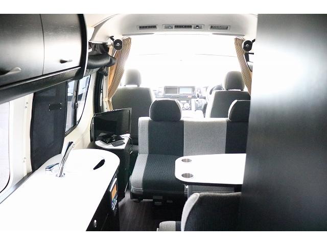 ハイエースバン キャンピングカー バンコン トイファクトリー GT ツインサブバッテリー 走行充電 外部充電 冷蔵庫 シンク 給排水ポリタンク FFヒーター 走行用リアクーラー・ヒーター バックカメラ(12枚目)