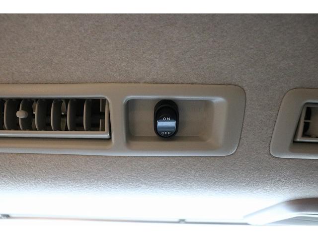 ハイエースバン キャンピングカー バンコン トイファクトリー GT ツインサブバッテリー 走行充電 外部充電 冷蔵庫 シンク 給排水ポリタンク FFヒーター 走行用リアクーラー・ヒーター バックカメラ(28枚目)