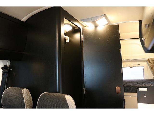 ハイエースバン キャンピングカー バンコン トイファクトリー GT ツインサブバッテリー 走行充電 外部充電 冷蔵庫 シンク 給排水ポリタンク FFヒーター 走行用リアクーラー・ヒーター バックカメラ(40枚目)