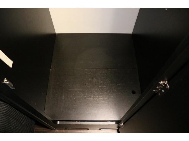 ハイエースバン キャンピングカー バンコン トイファクトリー GT ツインサブバッテリー 走行充電 外部充電 冷蔵庫 シンク 給排水ポリタンク FFヒーター 走行用リアクーラー・ヒーター バックカメラ(41枚目)