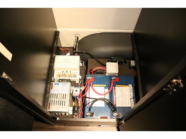 ハイエースバン キャンピングカー バンコン トイファクトリー GT ツインサブバッテリー 走行充電 外部充電 冷蔵庫 シンク 給排水ポリタンク FFヒーター 走行用リアクーラー・ヒーター バックカメラ(42枚目)