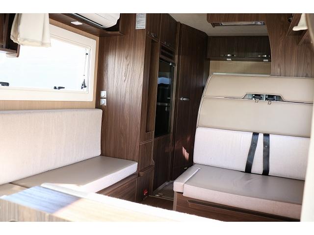 カムロード キャンピングカー キャブコン バンテック コルドリーブス 家庭用エアコン ポータブルバッテリー トリプルサブバッテリー FFヒーター 電子レンジ 冷蔵庫 マックスファン 温水ボイラー(3枚目)